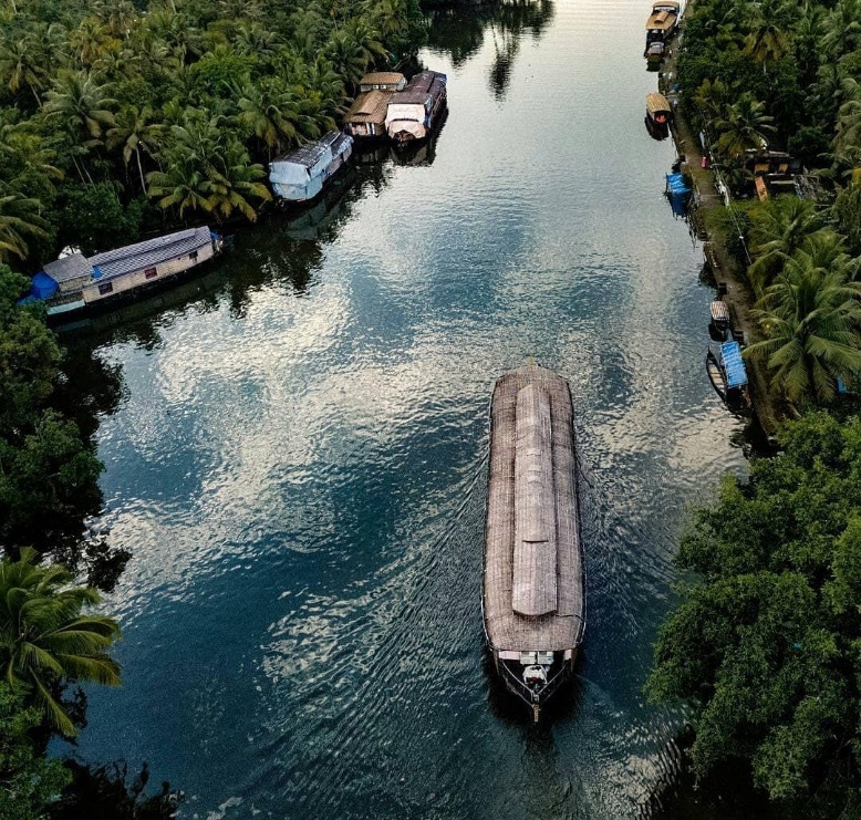 Kerala Hill Stations & Backwater Tour