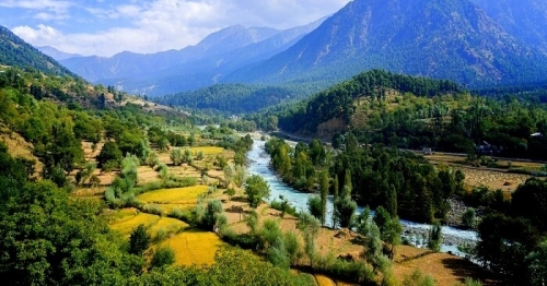 Gulmarg - Phalgam (140 Kms/ 04 Hrs)