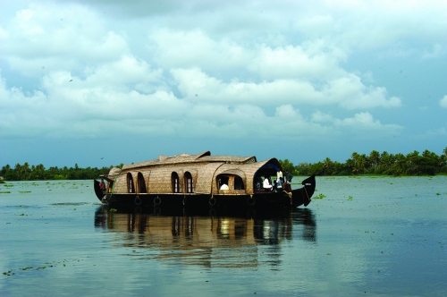 Thekkady  - Alleppey ( 180km/4.30hrs)