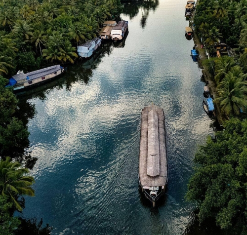 Thekkady - Alleppey (180km/4.30hrs)